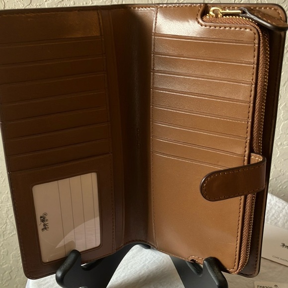 Coach: Tan Smith Leather Skinny Wallet - Picture 8 of 12